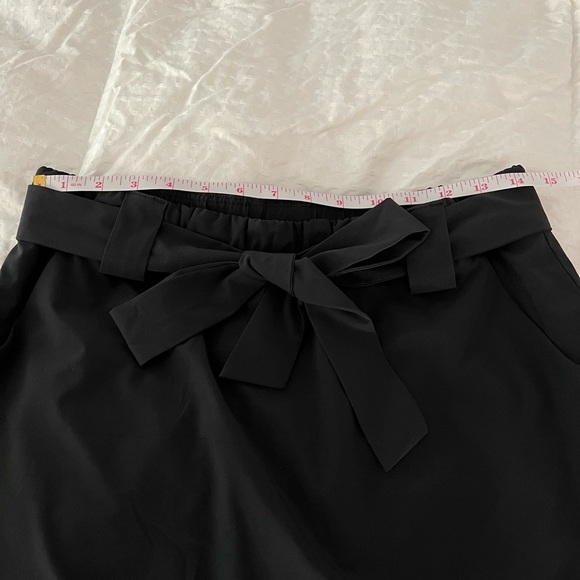 Athleta skort with pockets. Great condition. Breathable material. - Picture 4 of 5